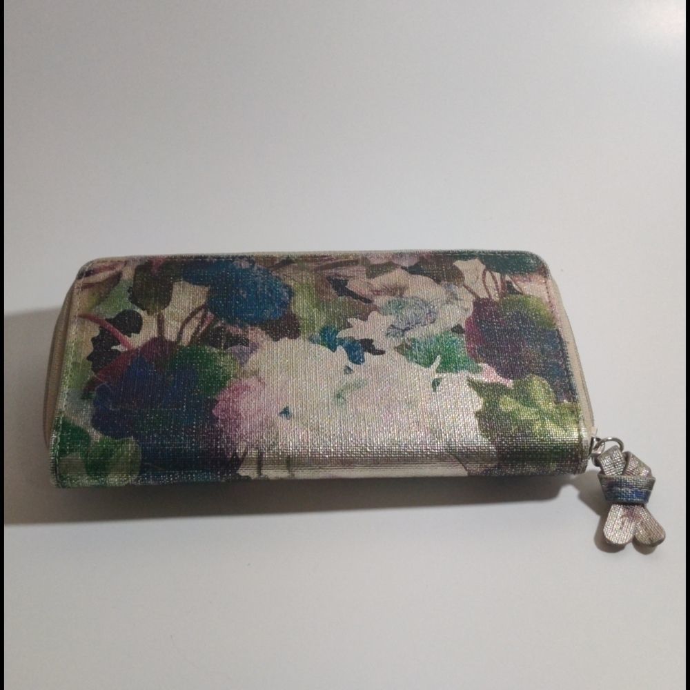 Kenneth Cole Reaction Silver Toned Floral Clutch - Picture 10 of 10